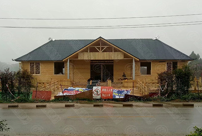 合成樹脂瓦加木板,鄉(xiāng)村特色木屋民宿建起來